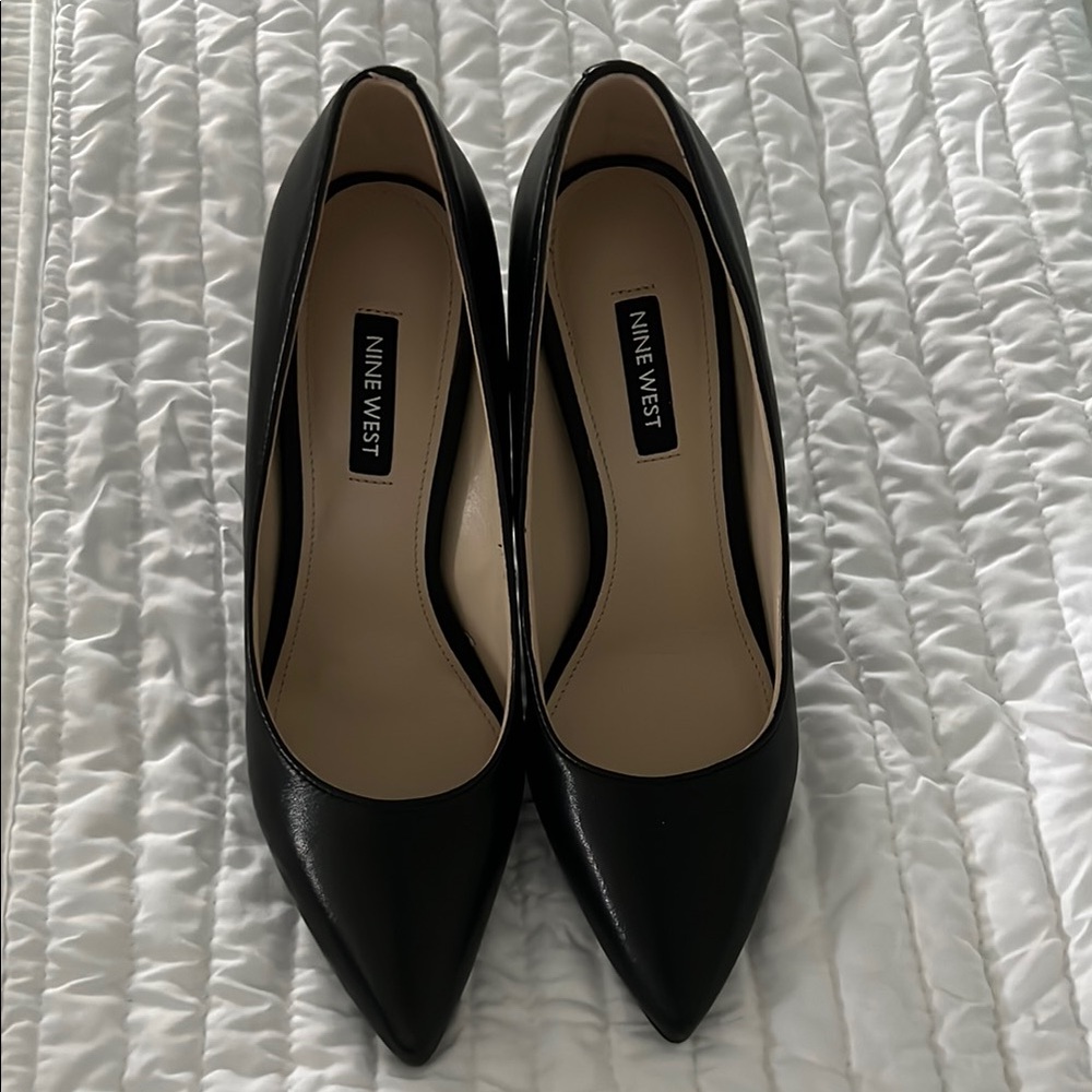 Nine West Women's Classic Black Pointed-Toe Pumps